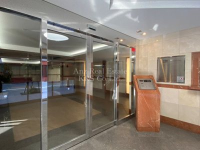 【セキュリティ】 | リーガル江戸堀 | エントランスにあるオートロック！入居者様の安全を守ります♪