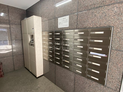 【その他共用部分】 | リーガル江戸堀 | 大切な荷物の受け取りに便利な宅配ボックス設置！