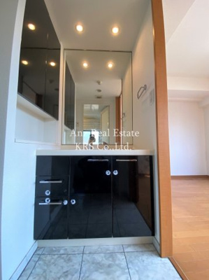 【洗面所】 | リーガル江戸堀 | 大きな鏡の洗面台！シャワー付き！