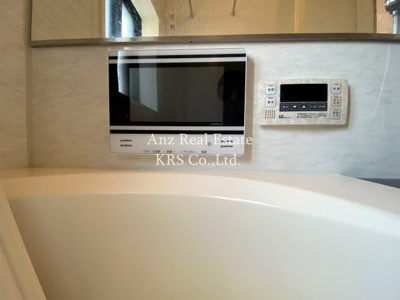 【浴室】 | リーガル江戸堀 | 疲れた日には湯船に浸かってテレビを見てリラックス♪