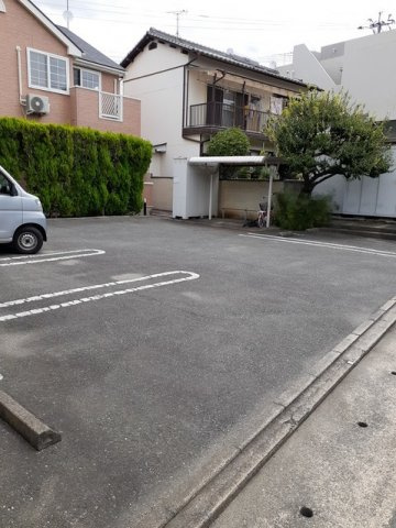 テイクアレスト・Ｊの駐車場|駐車スペースもあります☆