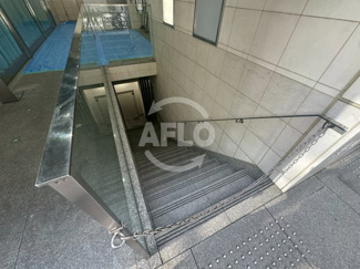 【設備】 | ローズハウス東心斎橋 | ローズハウス東心斎橋　地下階段