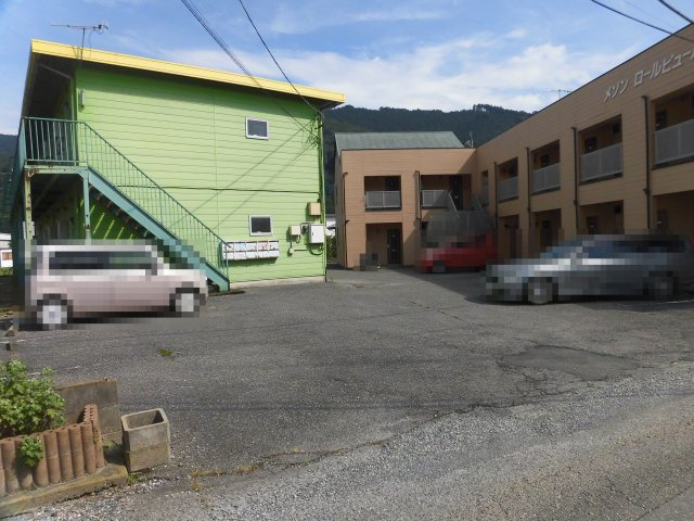 高木ハイツの駐車場