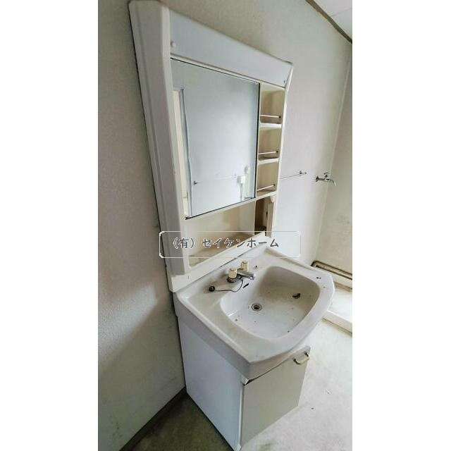 熊谷団地18号棟の独立洗面台