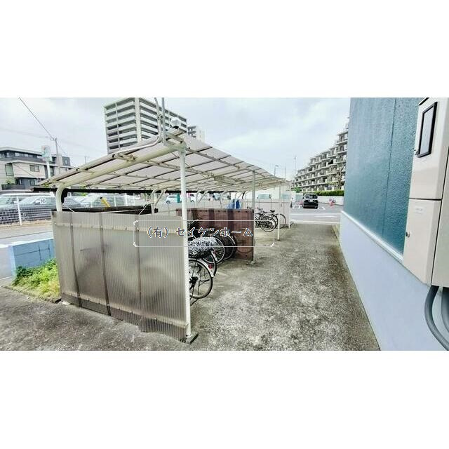 熊谷団地18号棟の駐輪場