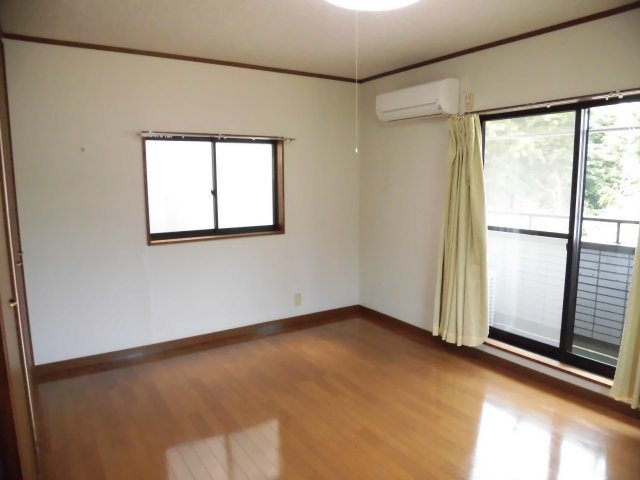 ハイツグレイスＭ棟の居間・リビング