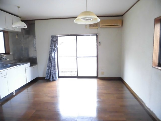 ハイツグレイスＭ棟の居間・リビング