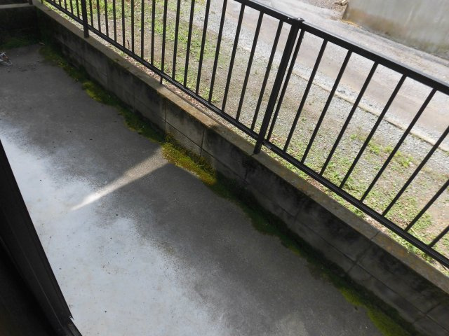 ハイツグレイスＭ棟のバルコニー