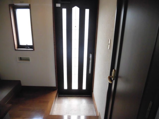 ハイツグレイスＭ棟の玄関