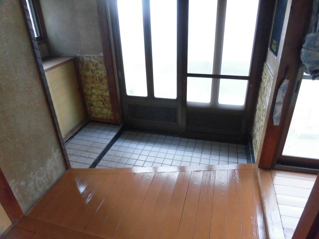 今泉住宅の玄関