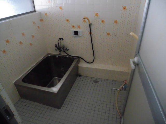 今泉住宅の浴室