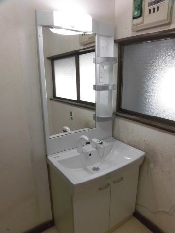 今泉住宅の独立洗面台