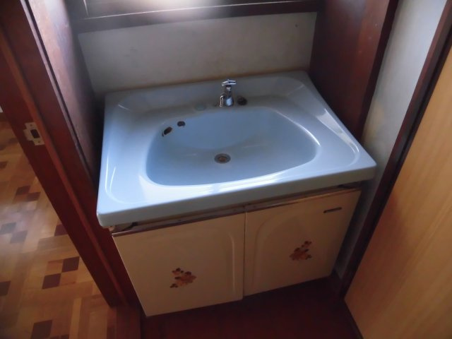 今泉住宅の洗面所