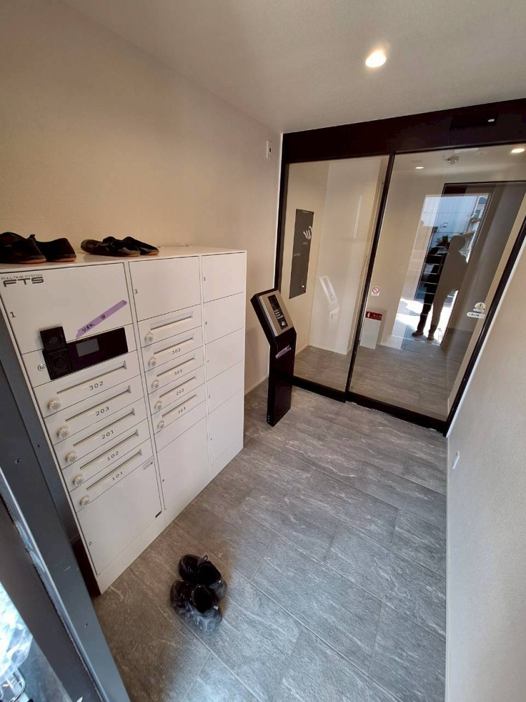 Ｃａｓａ　ｄｅｌ　Ｓｏｌｅ　カーサデルソーレのロビー|宅配ボックス完備