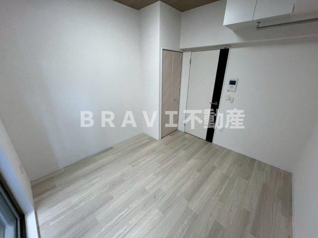 SERENiTE北浜　BRAVI不動産の居間・リビング|【SERENiTE北浜】落ち着いて過ごせるお部屋なので、寝室にいかがでしょうか