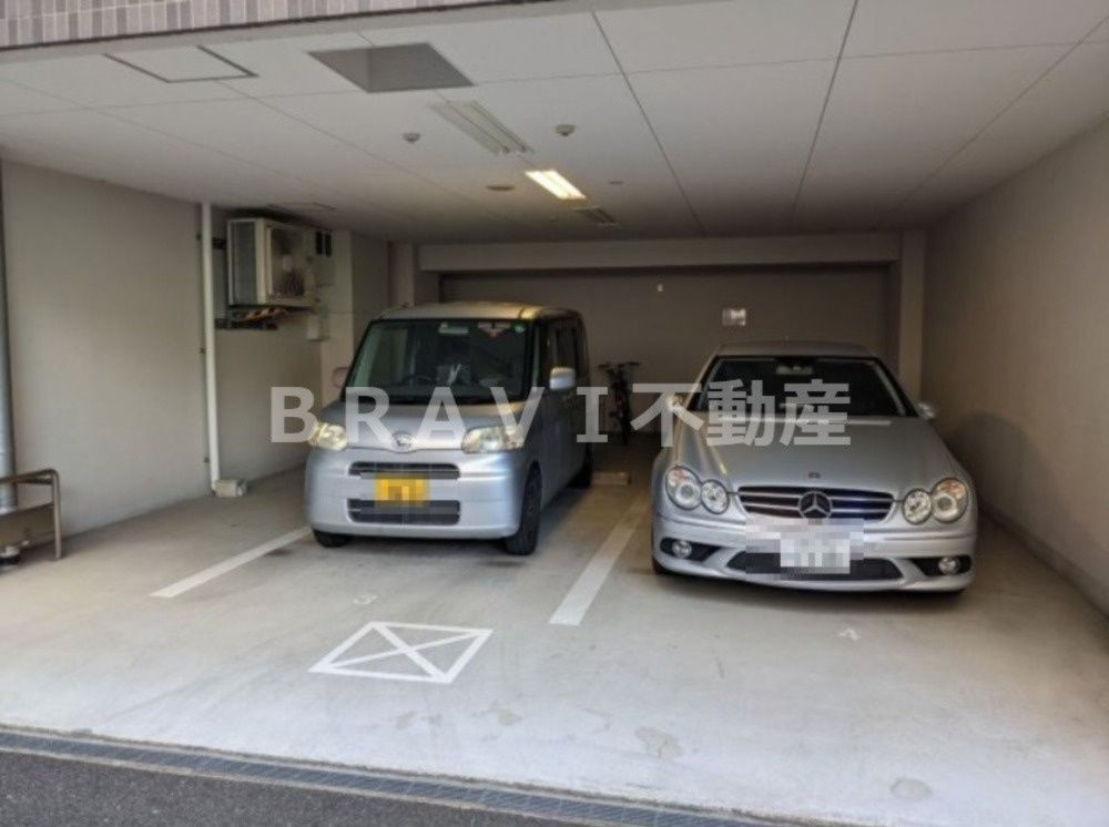 SERENiTE北浜　BRAVI不動産の駐車場|【SERENiTE北浜】駐車場完備です