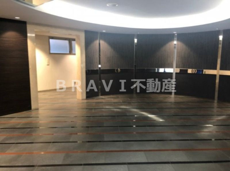 SERENiTE北浜　BRAVI不動産のロビー|【SERENiTE北浜】毎日通るロビーはこのようになっています