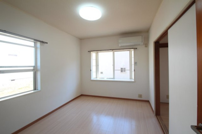 【居間・リビング】 | パークサイドヴィラB | おしゃれな居間です