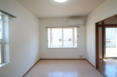 【居間・リビング】 | パークサイドヴィラB | ゆったり過ごせるリビングです