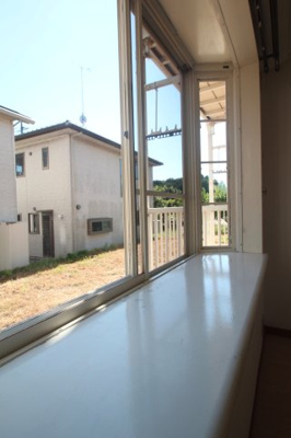 【その他】 | パークサイドヴィラB | リビングにある出窓です