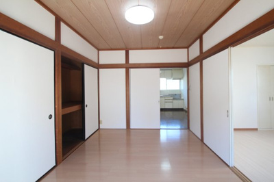 【寝室】 | パークサイドヴィラB | 広くて明るい寝室