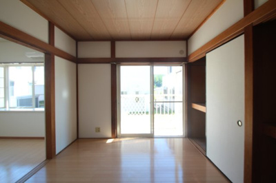 【寝室】 | パークサイドヴィラB | 開放的な寝室です