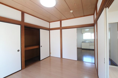 【寝室】 | パークサイドヴィラB | 落ち着いた色調の寝室です