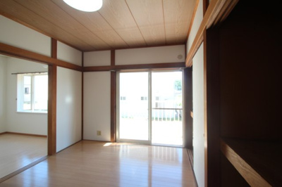 【寝室】 | パークサイドヴィラB | 広くて明るい寝室