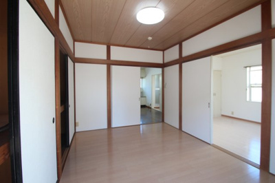 【寝室】 | パークサイドヴィラB | 南西の洋室です