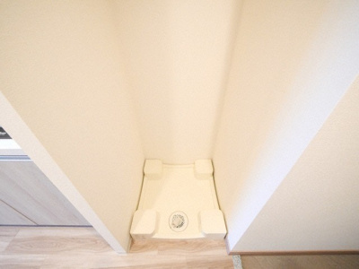 【設備】 | プレサンスブルーム東三国 | 洗濯機置き場です