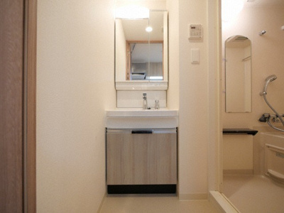 【独立洗面台】 | プレサンスブルーム東三国 | 忙しい朝には欠かせない洗面所です