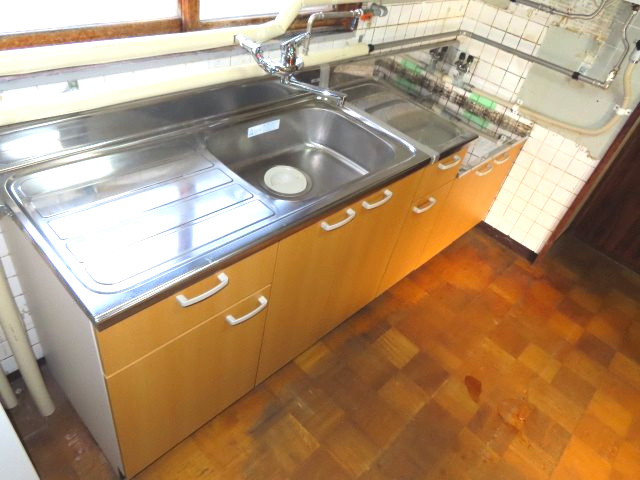 北見市美山町南２丁目８番地４２ 中古売家のキッチン|平成30年頃に、キッチンをリフォームしていると思われます。
