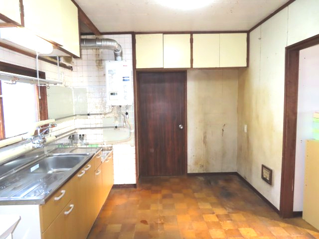 北見市美山町南２丁目８番地４２ 中古売家のキッチン|キッチンスペースは約6帖あります。