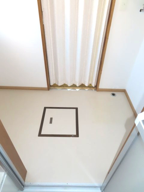 北見市美山町南２丁目８番地４２ 中古売家の脱衣所|令和3年に、ユニットバスの改修時に脱衣所もリフォームしております。