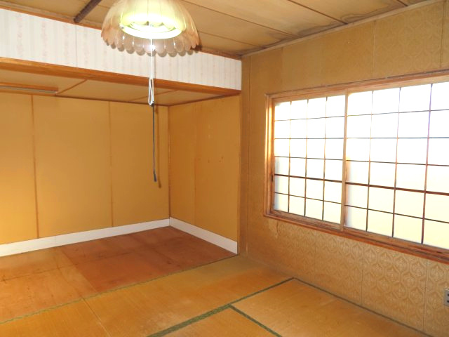北見市美山町南２丁目８番地４２ 中古売家の和室|1階東側6帖和室は、平成8年に増築しフリースペースを設けました。
