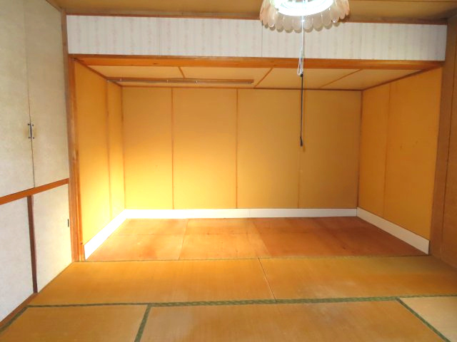 北見市美山町南２丁目８番地４２ 中古売家の和室|1階東側6帖和室は、平成8年に増築しフリースペースを設けました。