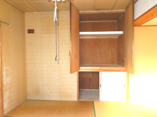 北見市美山町南２丁目８番地４２ 中古売家の収納|1階東側東側6帖和室の、収納です。