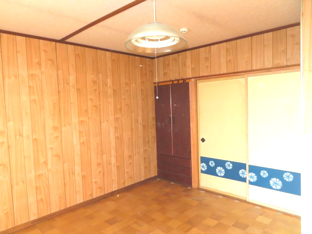 北見市美山町南２丁目８番地４２ 中古売家の洋室|２階西側7.5帖洋室の別アングルです。