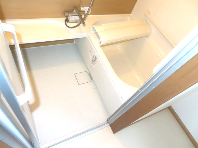 北見市美山町南２丁目８番地４２ 中古売家の浴室|浴室は、令和3年にユニットバスにリフォームしております。