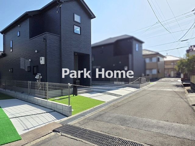 高知市介良乙-9期4棟3号棟- 新築戸建ての前面道路含む現地写真