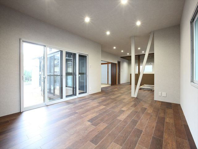 【居間・リビング】の画像