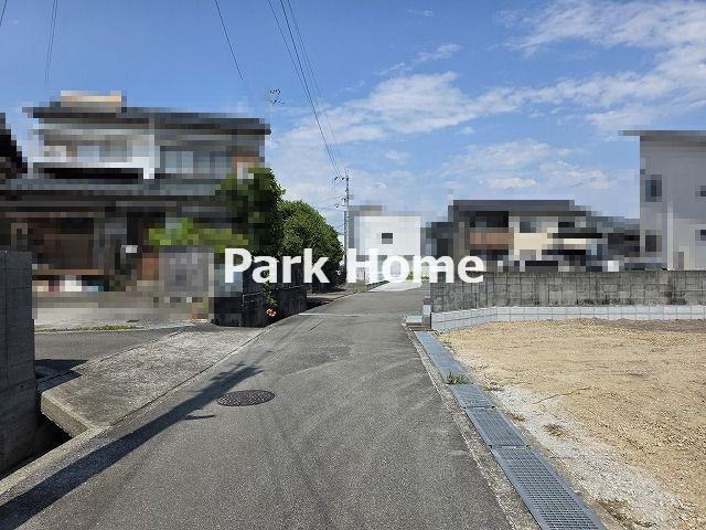 高知市介良乙-9期4棟1号棟- 新築戸建ての前面道路含む現地写真