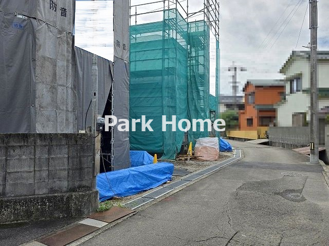 高知市介良乙-9期4棟1号棟- 新築戸建ての前面道路含む現地写真|2号棟　2025.10月：建築中