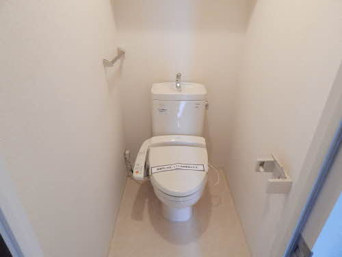 パークヒル　Ｂ棟のトイレ|嬉しい温水洗浄便座付き♪