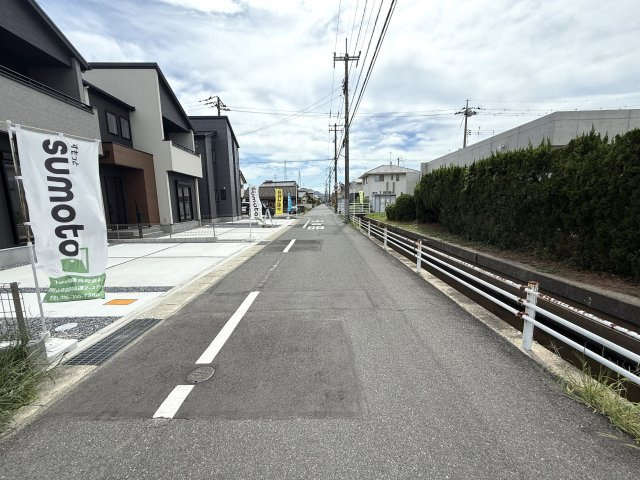 岡山市南区福島2丁目  1期②号棟の前面道路含む現地写真|◆南西側前面道路の幅員は約4.9ｍです。