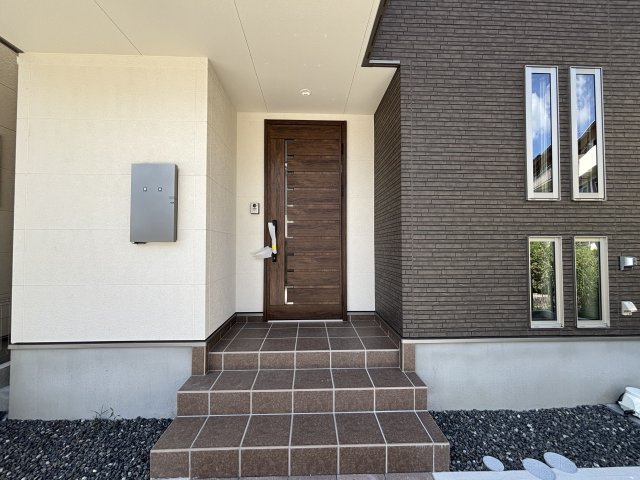 新築戸建　上安2丁目（No.3／No.3）の玄関