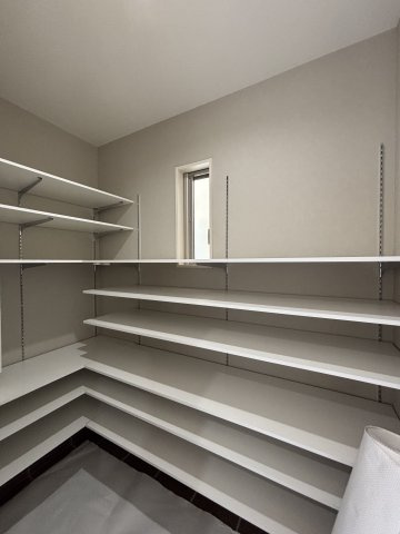 新築戸建　上安2丁目（No.3／No.3）の収納|靴やアウトドア用品をまとめて収納できる便利なSIC。玄関直結で使い勝手の良いスペースです。

