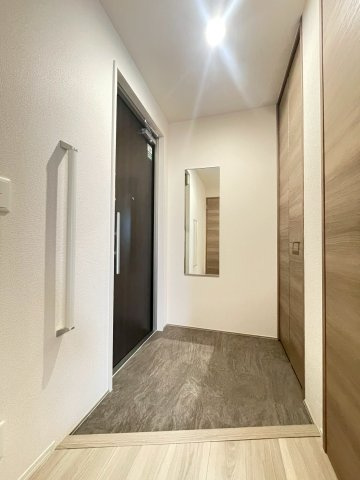 D-residence下田部A棟の玄関