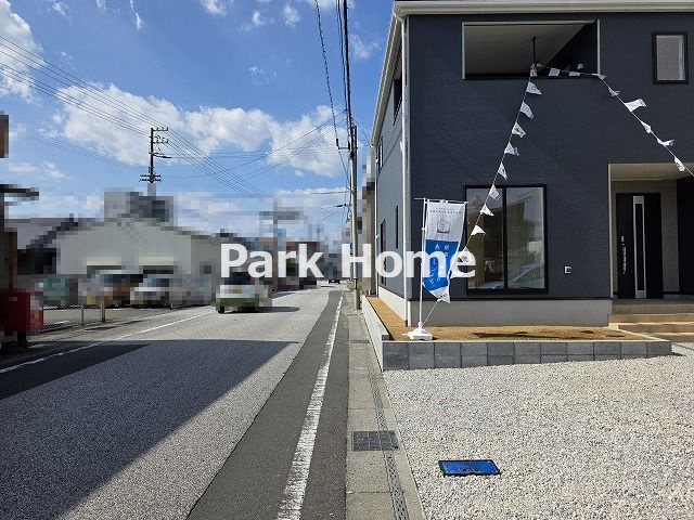 南国市大そね甲  第1-１号棟 新築戸建ての前面道路含む現地写真