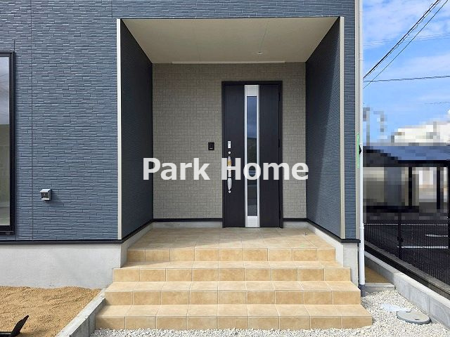 南国市大そね甲  第1-１号棟 新築戸建ての玄関